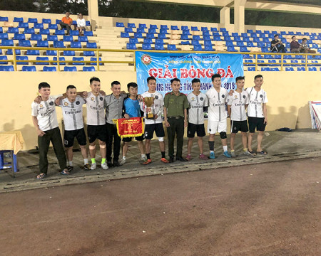 Đội bóng Thường Xuân dành cúp vô địch giải đồng hương Thanh Hóa tại sân C500